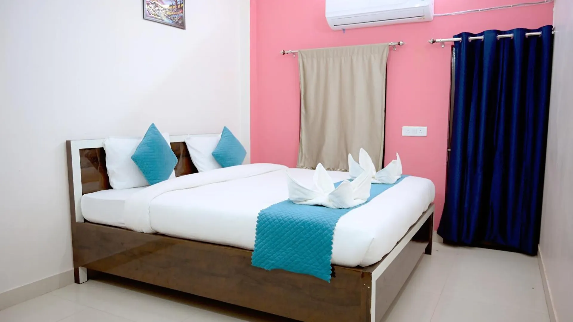 R P Residency Daire Varanasi Hindistan